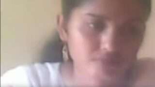 Grogeous Indian bhabhi ki first time chudai paise de kar