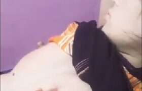 Indian Bhabhi ki boobs ko dabata devar