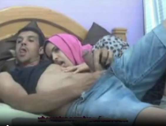 Pakistani bhabhi sucking devar ka lund usi ke bistar mein