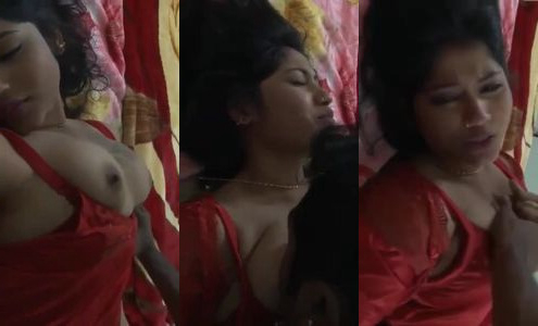 Bhabhi ki big boobs daba kar suck kar raha hai devar