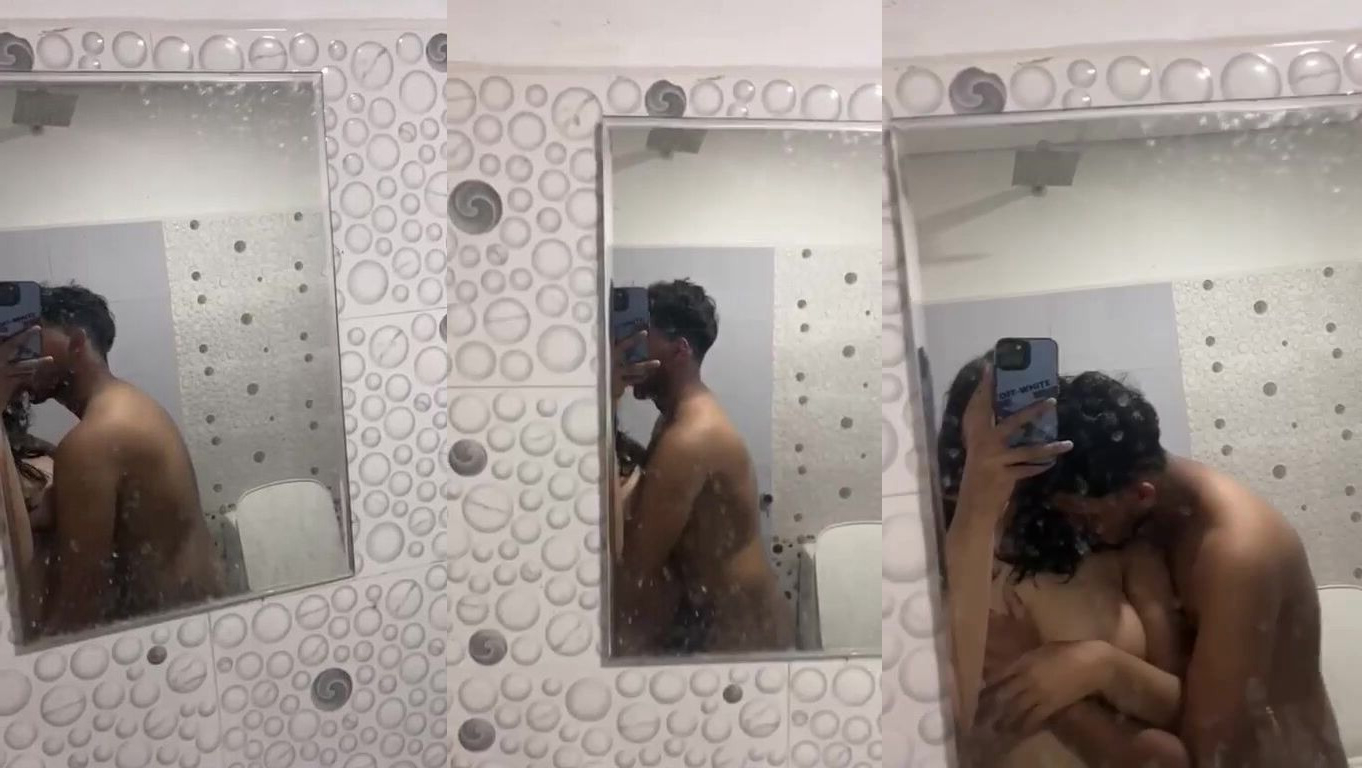 Couple ghusal khana selfie mirror bina kapdo ke sex