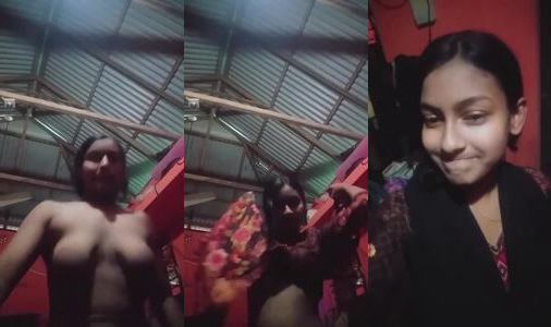 garam girl Seema apni juicy boobs dikhati hui