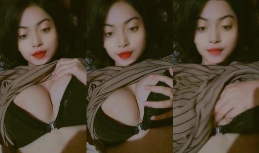 garam ladki bra ke upar se apni boobs daba rahi hai