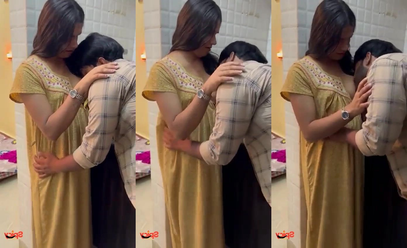 gf ki boobs ko chusa lover ne maje mein