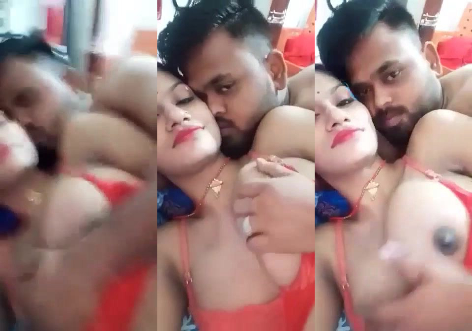 Horny gf ki big boobs daba raha hai lover