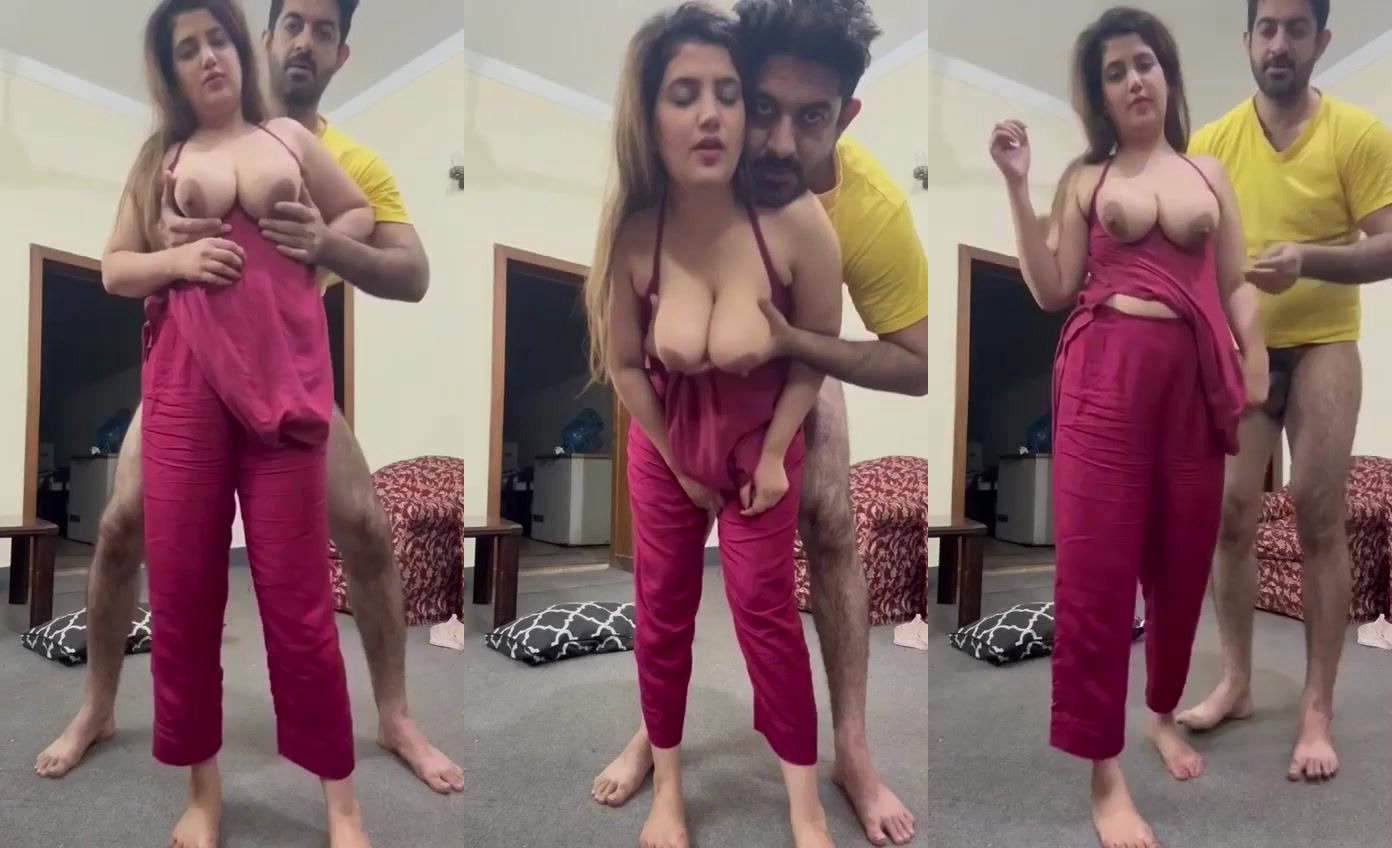 Khade khade bhabhi ki boobs dabata devar masti mein