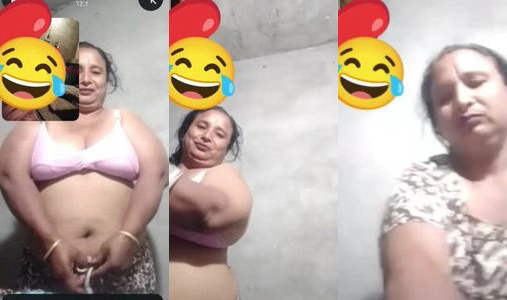 Mature big bhabhi half nangi video call