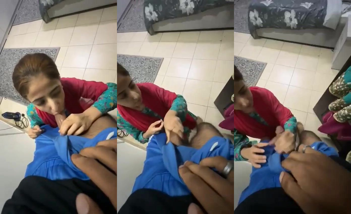 Muslim Bhabhi blowjob in the dressing room