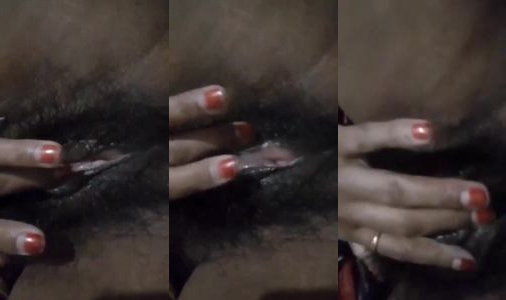 My girlfriend fingering sex play clip