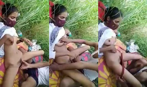 Outdoor mein desi girl ki chut mein ungli kiya boyfriend ne