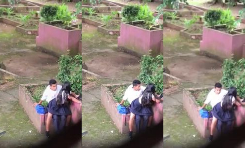 Park mein cock ride chudai kar rahi hai college girl
