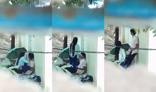 school girl couple outdoor mein sex karte hue
