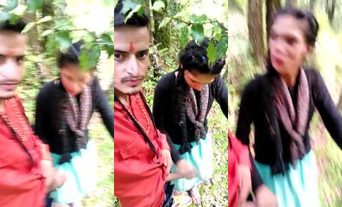 Sexy premika handjob de rahi hai lover ko